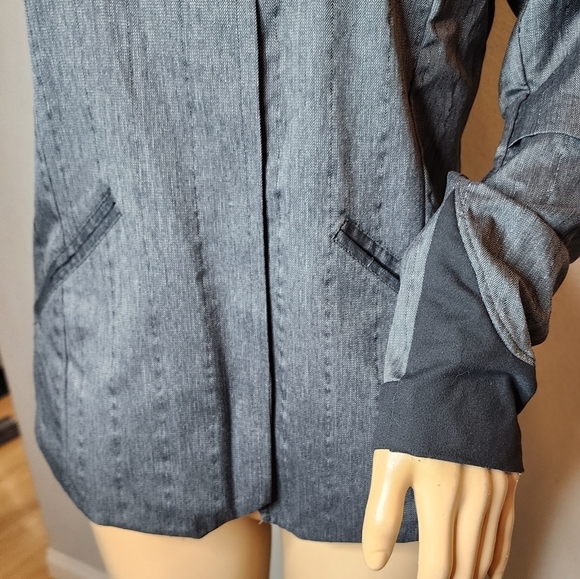 Brooks PureProject Shelter Womens Jacket Grey Herringbone. small. Reflective - Picture 6 of 16